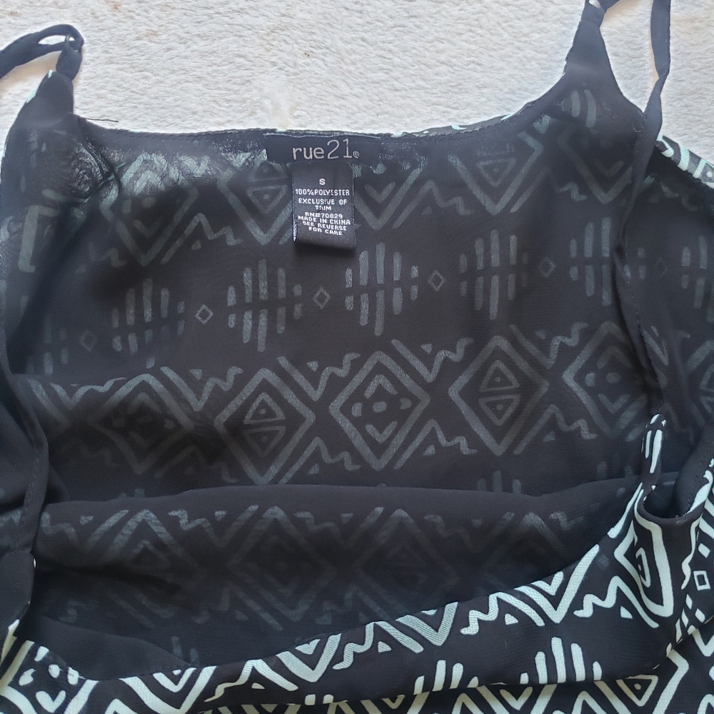 Aztec Croptop - Picture 4 of 4
